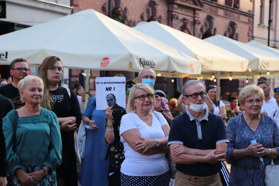 Torunianie protestują przeciwko przegłosowaniu Lex TVN