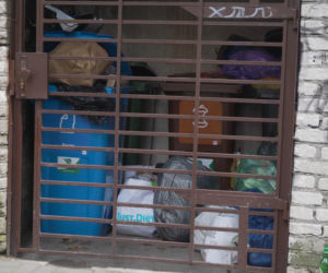 „Cały Grochów w szczurach!”. Mieszkańcy prawobrzeżnej Warszawy ponownie toną we własnych śmieciach