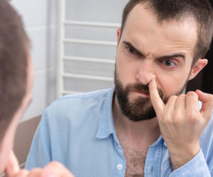 Ten obrzydliwy nawyk zwiększa ryzyko Alzheimera. Ostrzeżenie naukowców