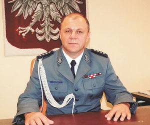 Pijany komendant leżał pod Lidlem bez butów