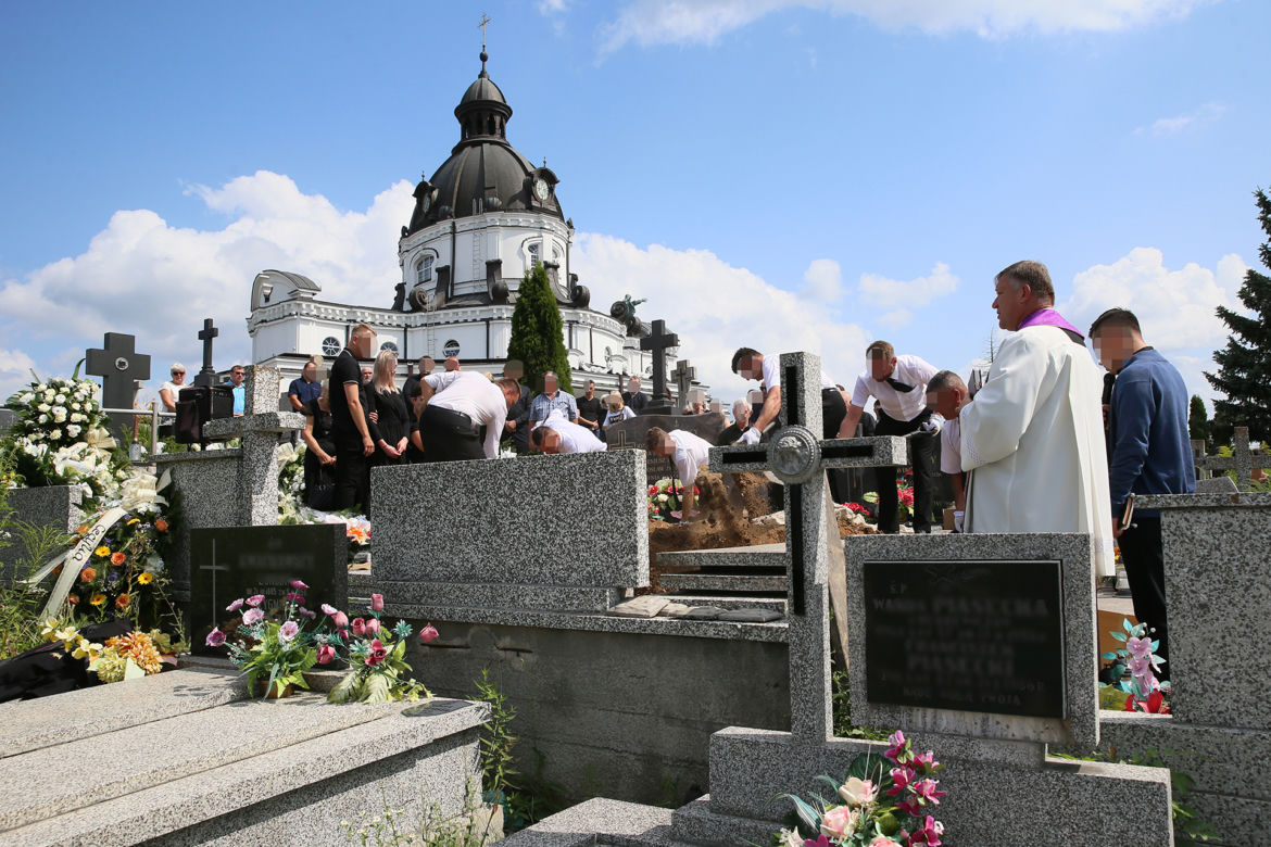 Tragicznie zmarłego kierowcę pożegnał sznur ciężarówek. Pogrzeb Roberta S.