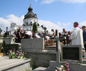 Tragicznie zmarłego kierowcę pożegnał sznur ciężarówek. Pogrzeb Roberta S.