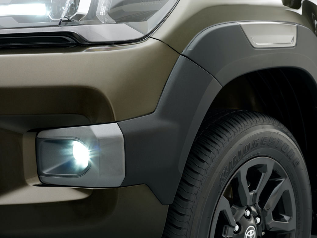 Nowa Toyota Hilux 2.8 Diesel 204 KM