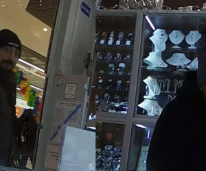 Białystok. Złodzieje w centrum handlowym. Szuka ich policja