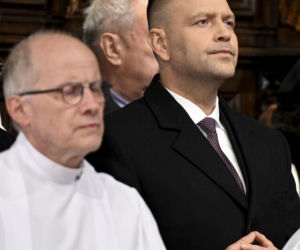 Msza za ofiary Smoleńska w Archikatedrze. Obecni Nawrocki i Kaczyńska