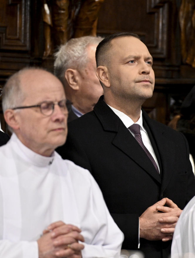 Msza za ofiary Smoleńska w Archikatedrze. Obecni Nawrocki i Kaczyńska