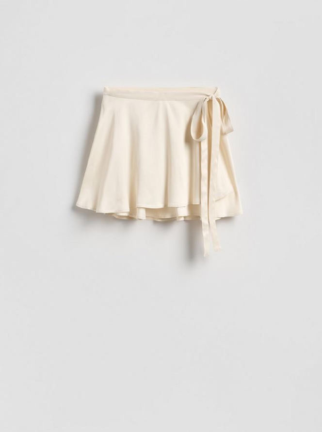 To najmodniejsza spódnica tej wiosny. W Reserved znajdziesz idealne modele