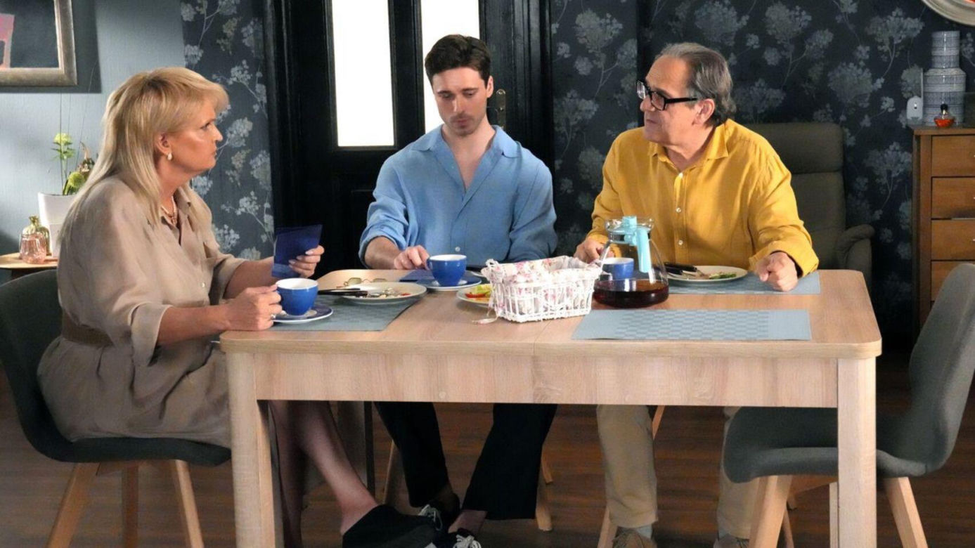 Barwy szczęścia odc. 3108. Małgorzata (Adrianna Biedrzyńska), Jerzy (Bronisław Wrocławski), Cezary (Marcel Opaliński)