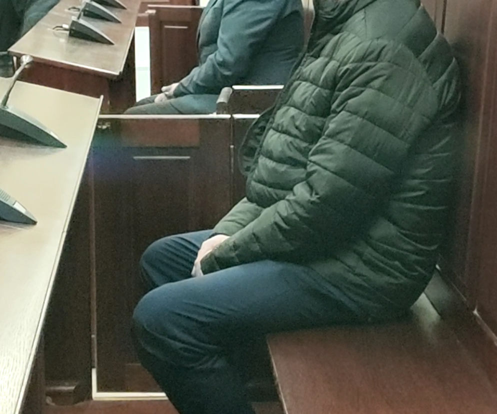 Jeden z oskarżonych na ławie Sądu Okręgowego w Szczecinie