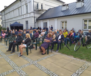 Spotkanie autorskie Artura Ziontka i koncert siedleckich artystów przy fontannie 18.08.2021