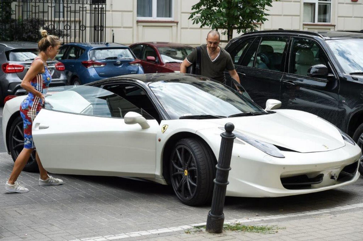 Ewa Chodakowska z mężem Lefteris Kavoukis jeździ Ferrari