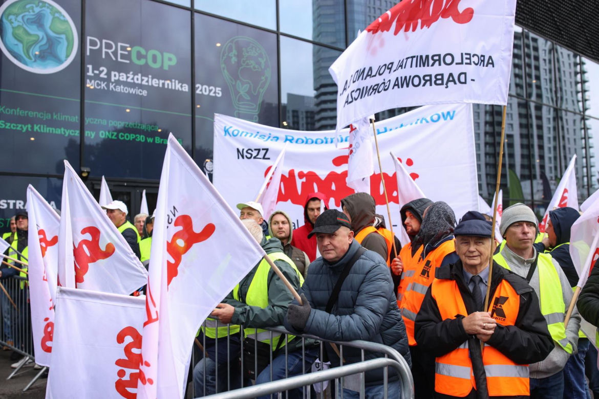 Protest "Solidarności" w Katowicach przed MCK. Chodzi o konferencję klimatyczną PRECOP