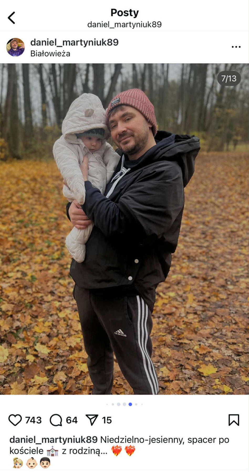 Co za przemiana! Daniel Martyniuk z żoną i dzieckiem na spacerze