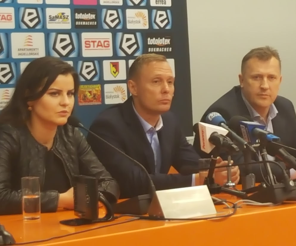 Cezary Kulesza, prezes Jagiellonii Białystok pierwszy z prawej