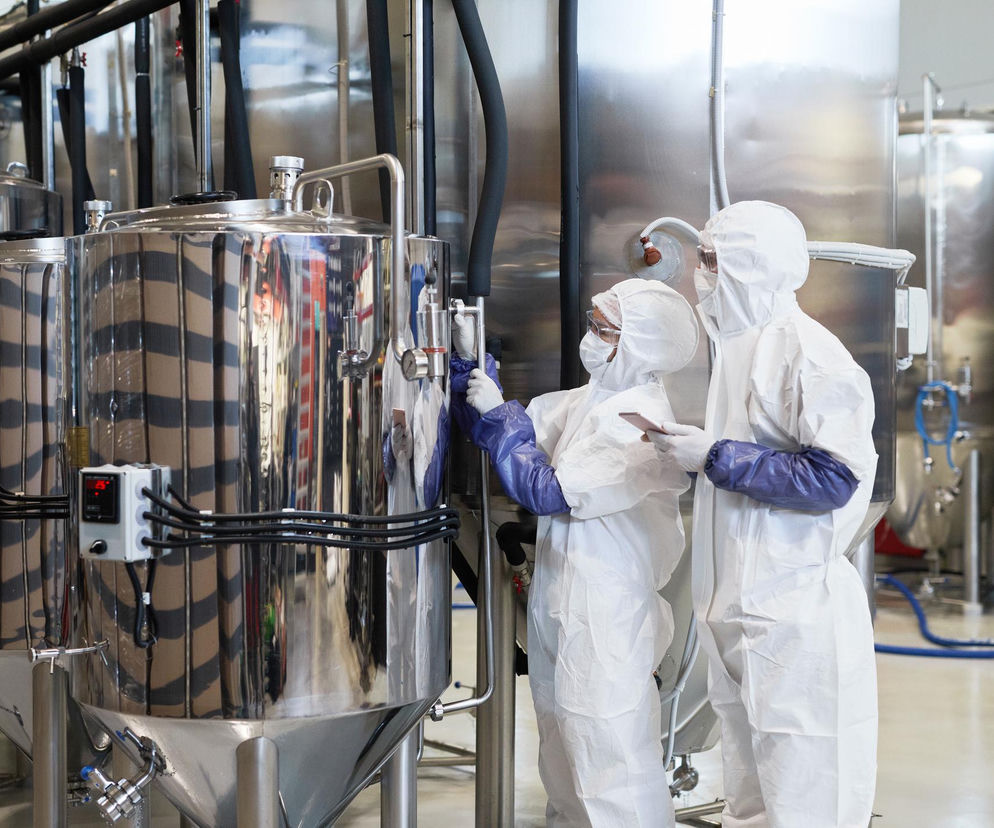 Zagrożenia biologiczne i chemiczne w przemyśle: identyfikacja i prewencja