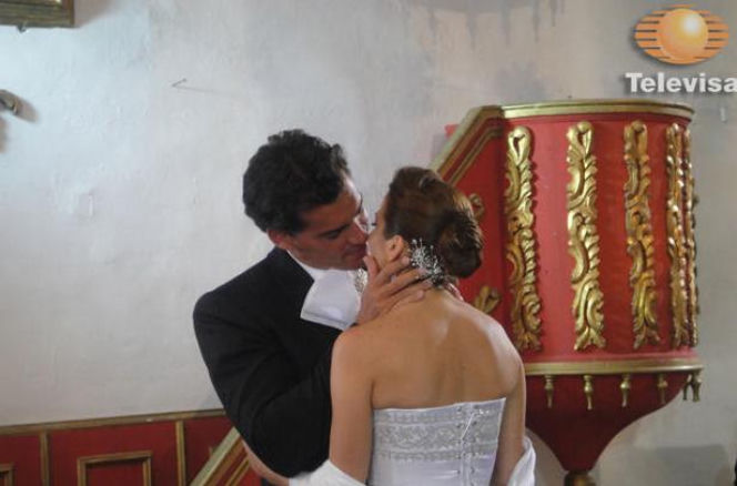 Nieposkromiona miłość (Amor bravio). Ślub Camili (Silvia Navarro) i Daniela (Cristian de la Fuente)