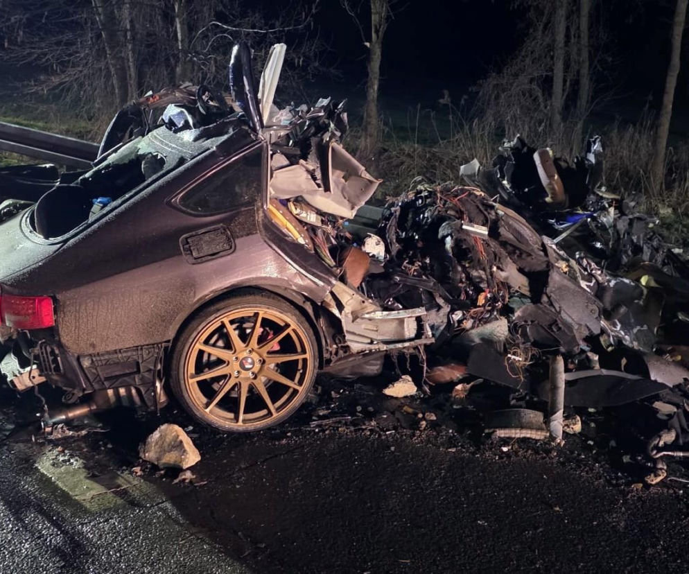19-latek uderzył autem w przystanek. Zginął na miejscu