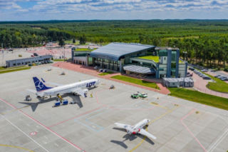 Rekordowy sezon na bydgoskim lotnisku. Ponad 100 tysięcy pasażerów czarterowych pierwszy raz w historii