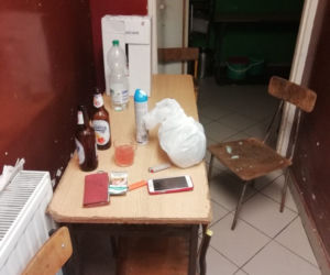 Pili alkohol na stołówce w podstawówce