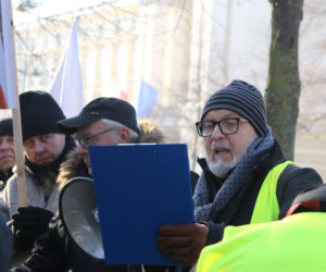 Protest mundurowych emerytów pod kancelarią premiera