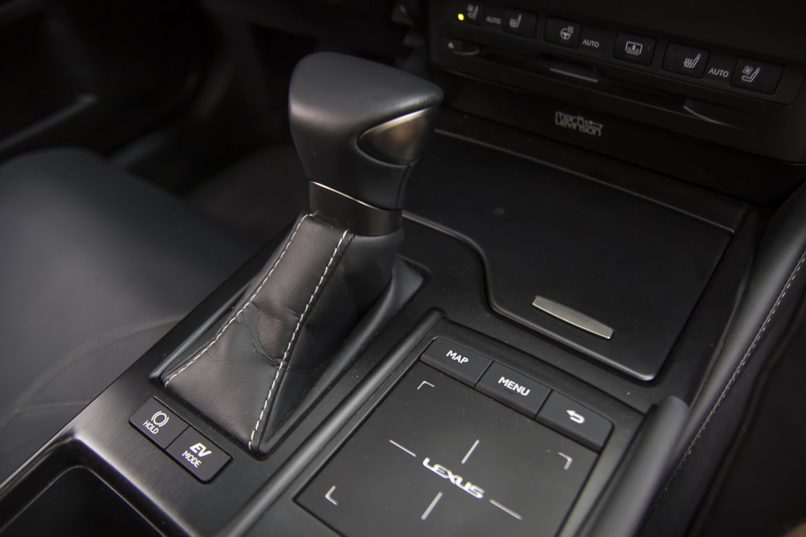 Lexus ES 300h Omotenashi