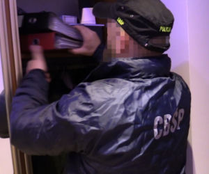 Akcja CBŚP: Rozbito gang ułatwiający pobyt nielegalnym imigrantom