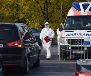 Kolejki na test na COVID-19. Dramat pacjentów 