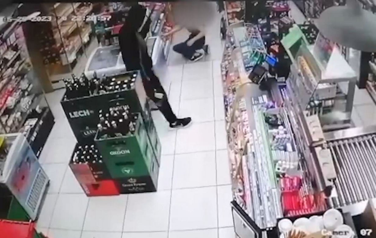 Dwa razy z siekierą napadał na sklep podczas trzeciego skoku wpadł