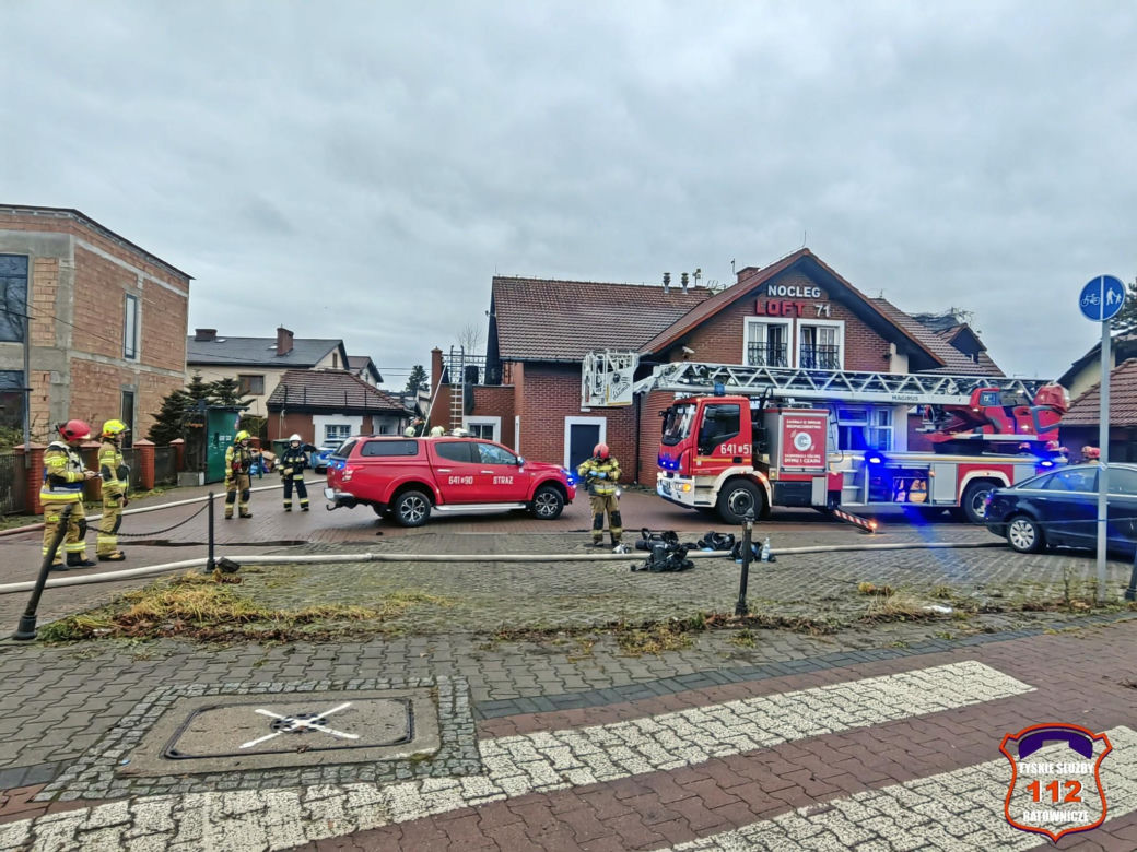 Pożar w Tychach. W budynku znajduje się żłobek i hotel. Trwa akcja strażaków