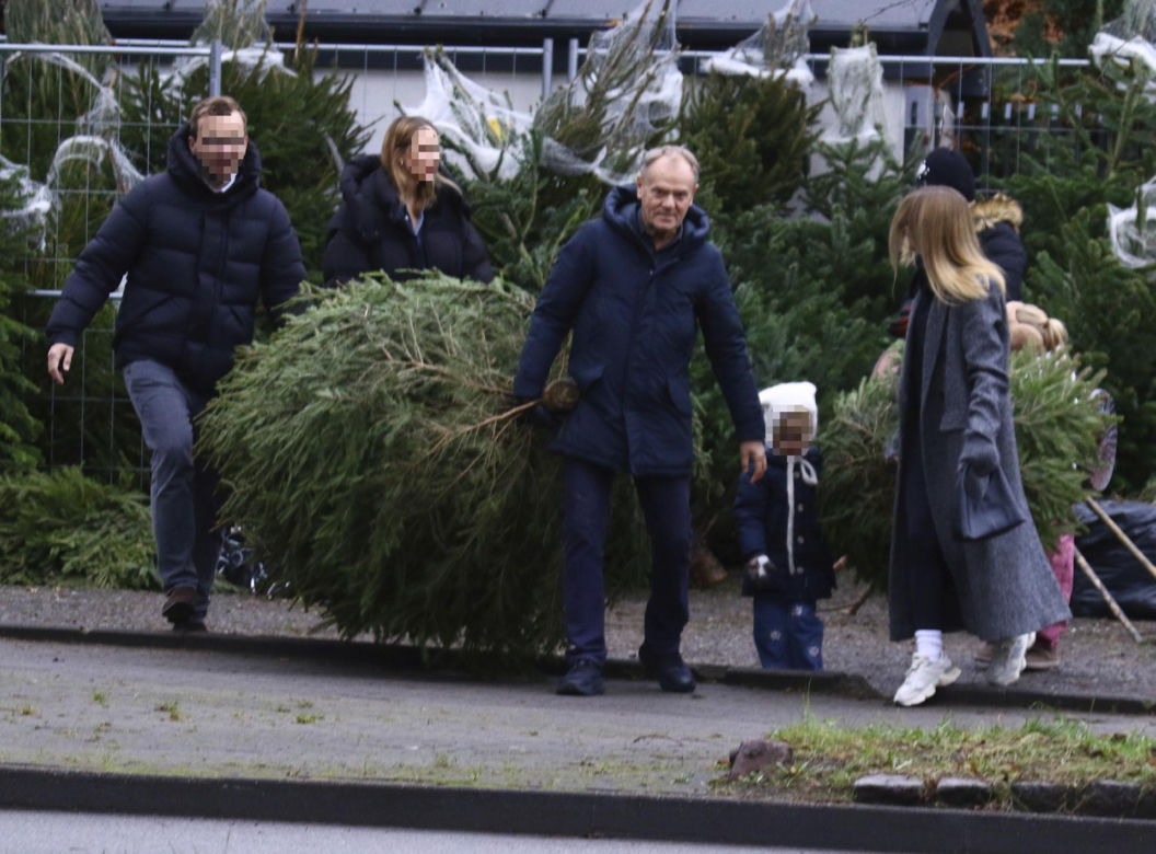 Premier Donald Tusk ma gest? Kupił dwie choinki i odmówił reszty