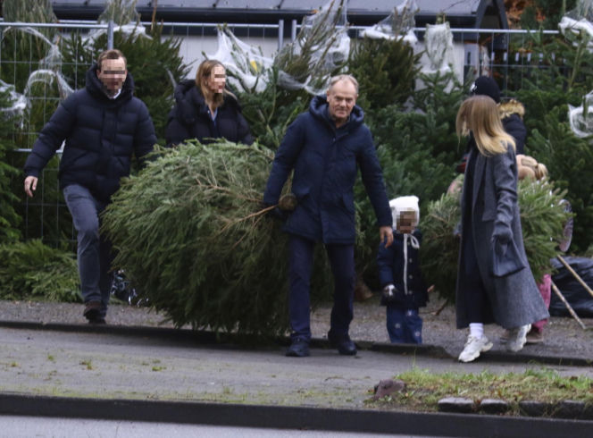 Premier Donald Tusk ma gest? Kupił dwie choinki i odmówił reszty