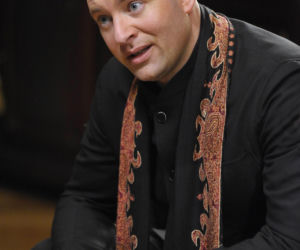 Od amanta z „Magdy M.” do twardziela z brodą. Tak przez lata zmieniał się Szymon Bobrowski