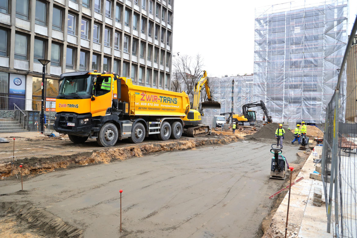 Trwa remont zabytkowych fabryk przy ul. Sienkiewicza 61A i 63 w Łodzi