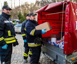 Strażacy w OSP Banino dostarczają sprzęt do szpitali w Gdańsku