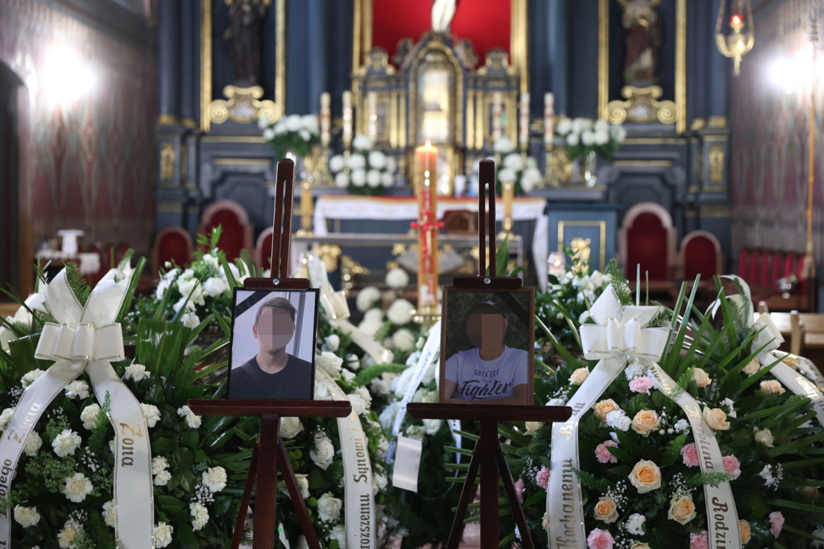 Pogrzeb Olka i Michała. Wzruszające słowa księdza, powiedział o swoim wypadku. "Dostałem drugie życie"