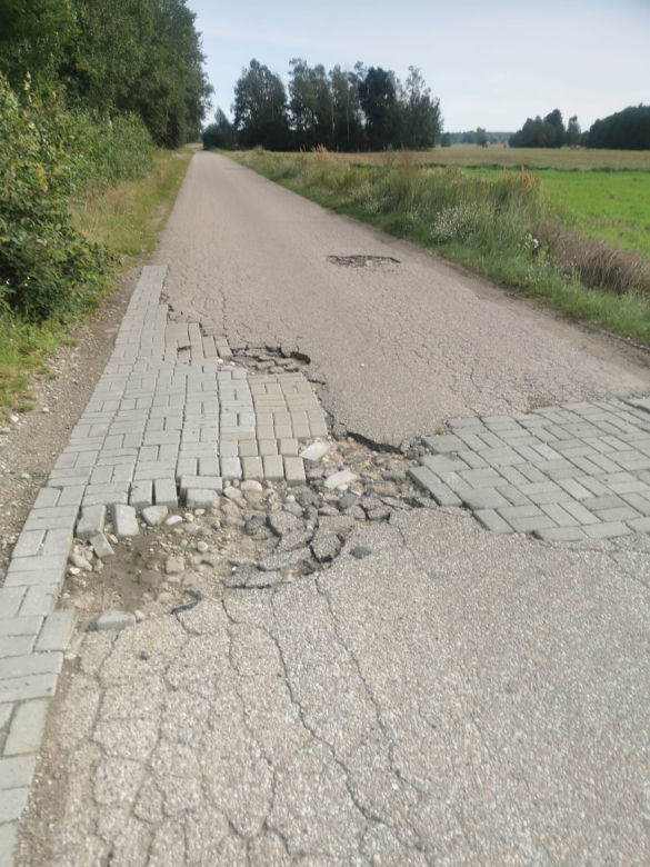 Siemiątkowo. Kto remontował te drogi?! "Być może to fenomen w skali kraju i świata"