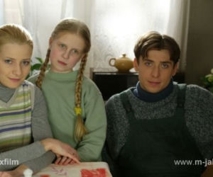 M jak miłość. Natalka (Marcjanna Lelek), Hanka (Małgorzata Kożuchowska), Marek (Kacper Kuszewski)