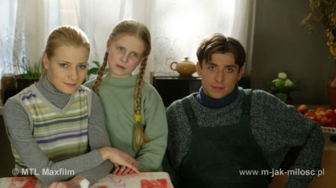 M jak miłość. Natalka (Marcjanna Lelek), Hanka (Małgorzata Kożuchowska), Marek (Kacper Kuszewski)