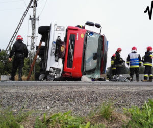 Poważny wypadek z udziałem wozu strażackiego na DK44 w gminie Oświęcim [ZDJĘCIA]
