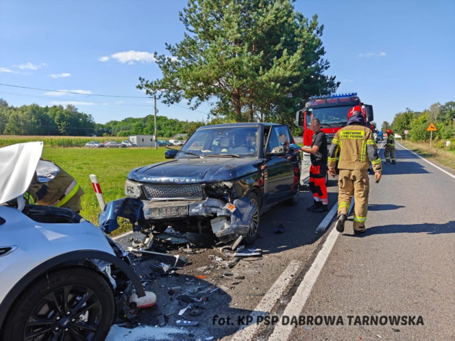Poważny wypadek na DK 73 w Żelazówce. Dwie osoby poszkodowane i duże utrudnienia