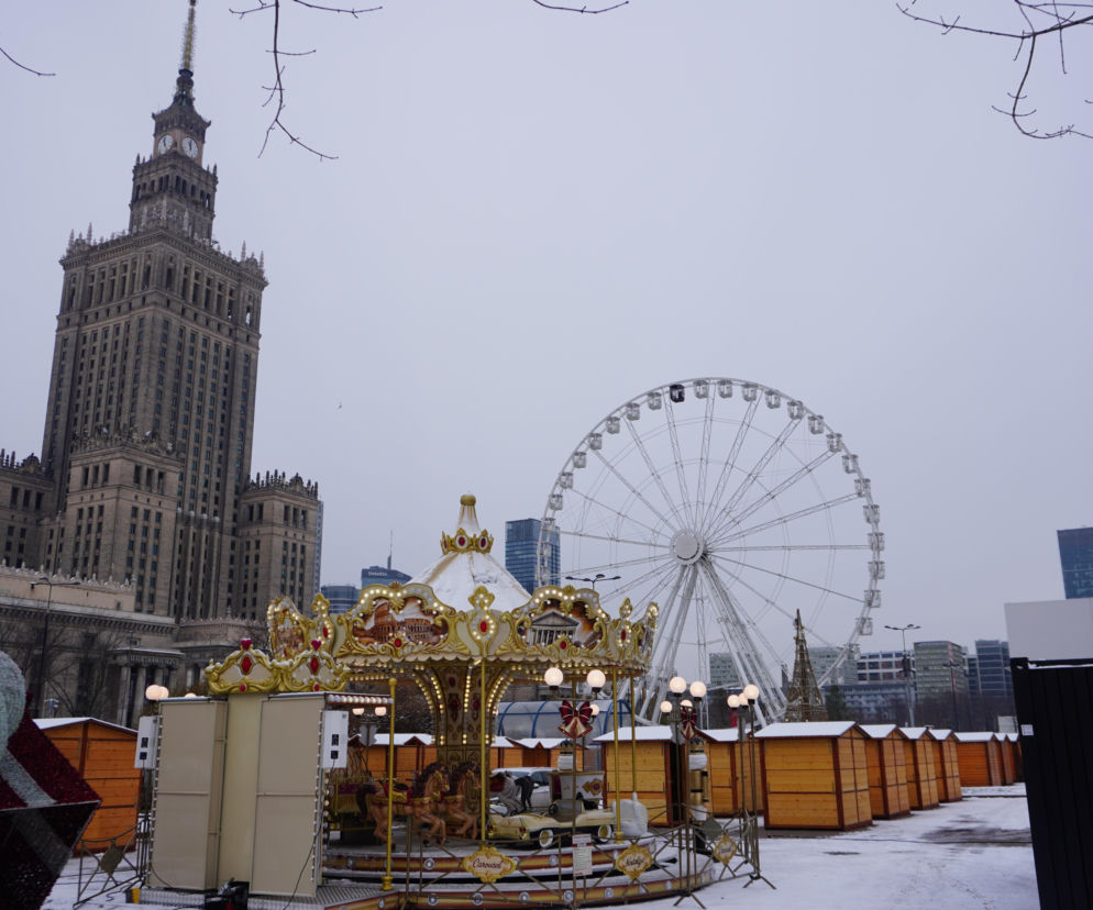 Jarmark Warszawski na placu Defilad na kilka dni przed startem imprezy