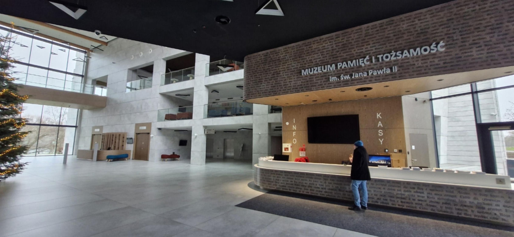 Ksiądz Rydzyk wybudował muzeum za 220 mln, które od roku stoi puste