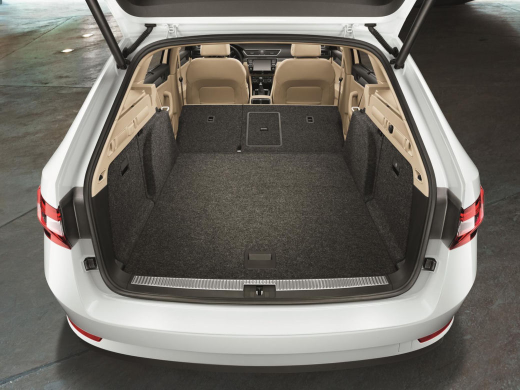 Nowa Skoda Superb Combi