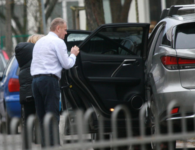 Premier Donald Tusk ruszył na pomoc żonie