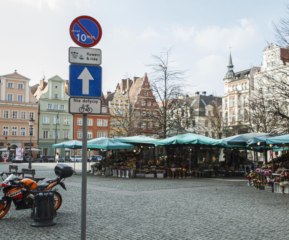 Nowe znaki  flowers & ride na pl. Solnym we Wrocławiu