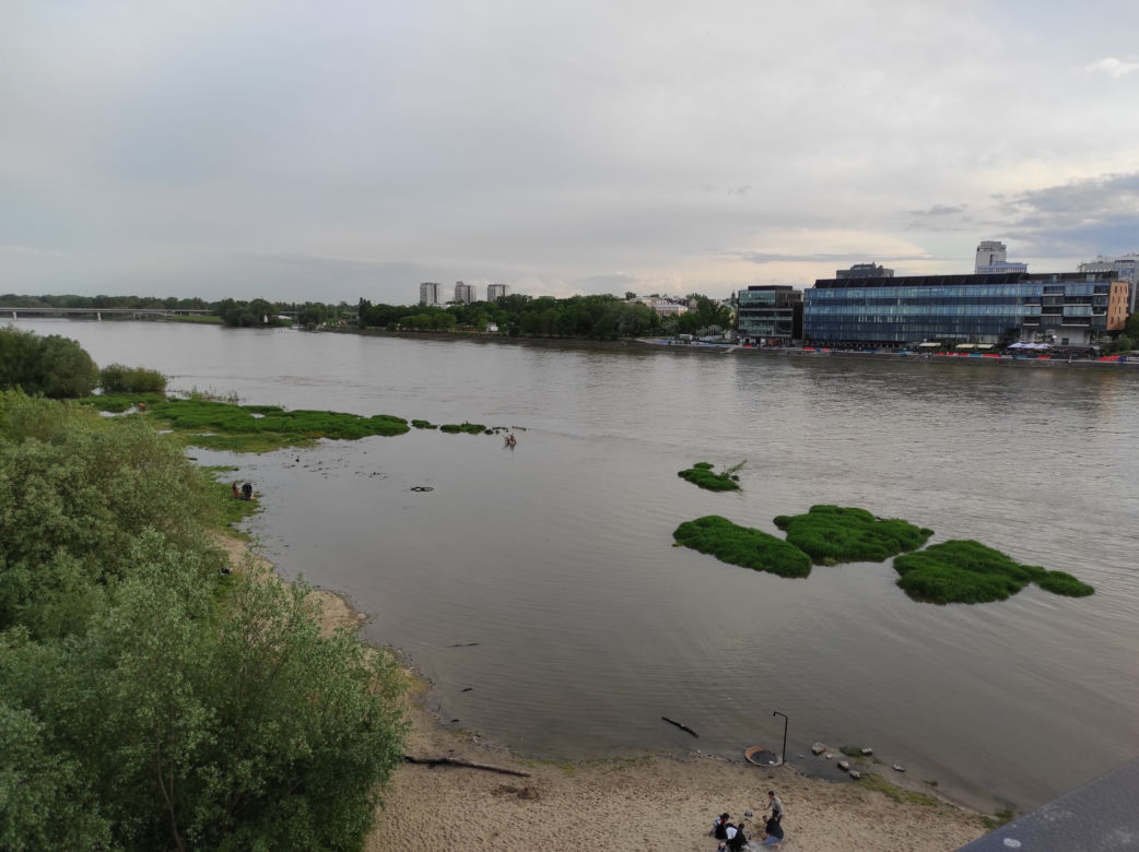 Fala wezbraniowa zalała plażę nad Wisłą