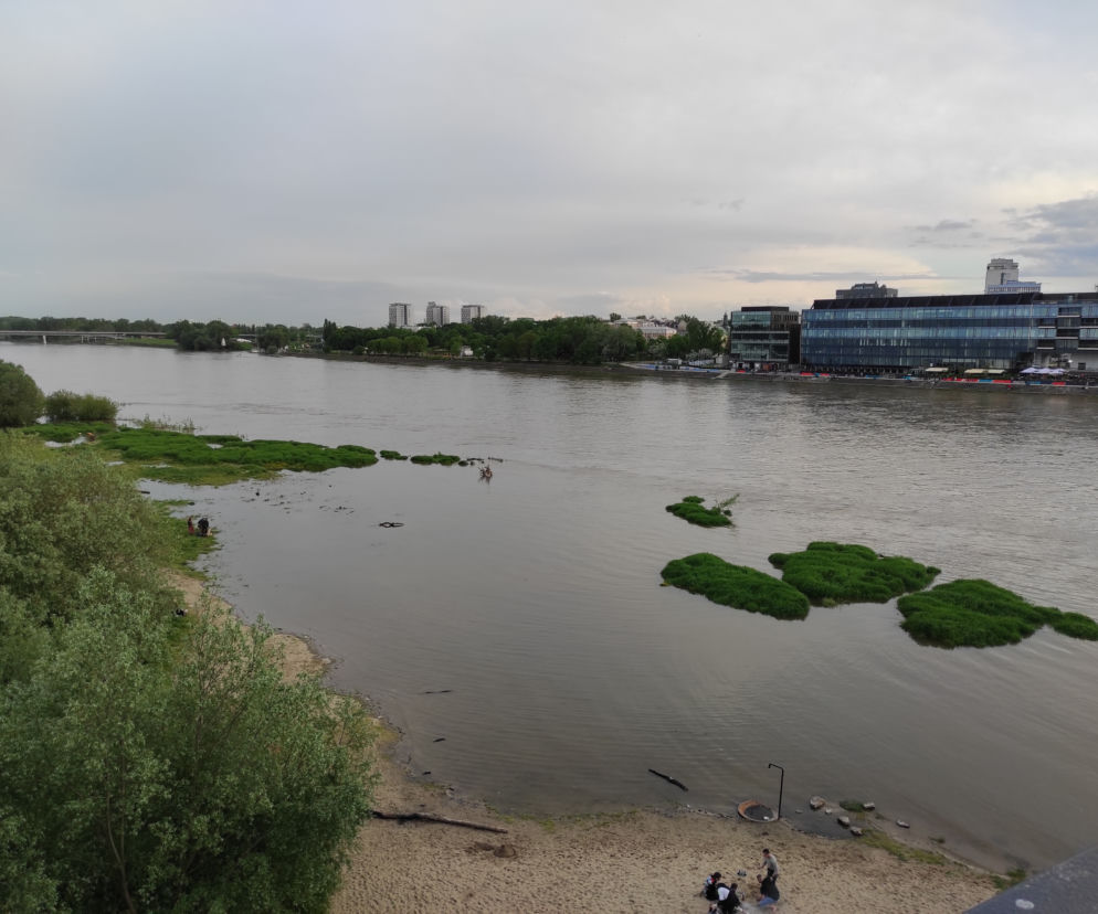 Fala wezbraniowa zalała plażę nad Wisłą