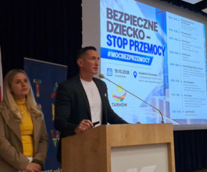 Przemoc w szkole i w sieci: Dajmy dzieciom narzędzia, by prosiły o pomoc 