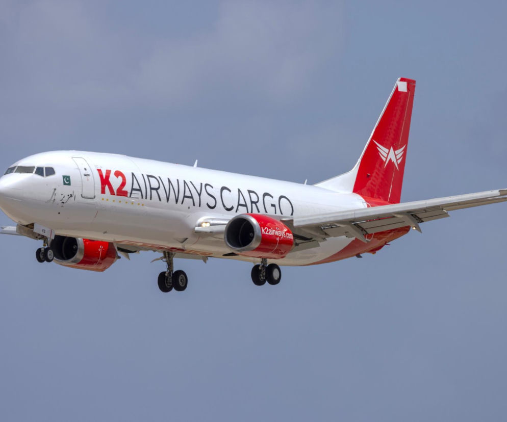 Samolot cargo linii K2 Airways w locie. O zaginionym Boeingu 737 nad Morzem Arabskim przeczytasz na SE.