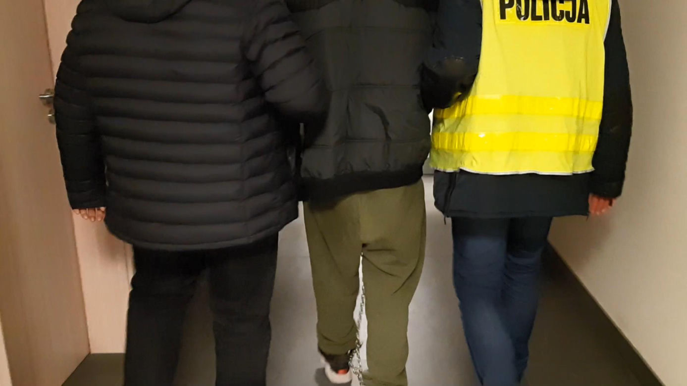 Ukradł butelkę wódki i zaatakował ochroniarza toruńskiego marketu